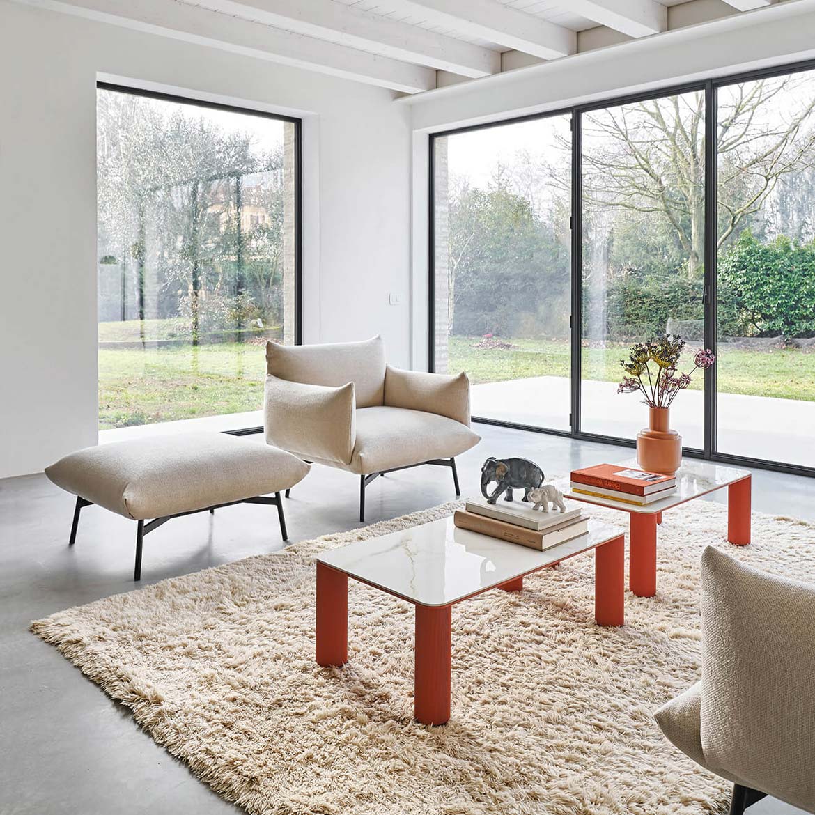 Area 402 lounge chair