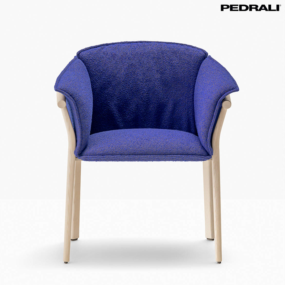  Elastic belts and non-deformable polyurethane foam guarantee a high level of comfort. Designed by Pedrali, CMP Design.