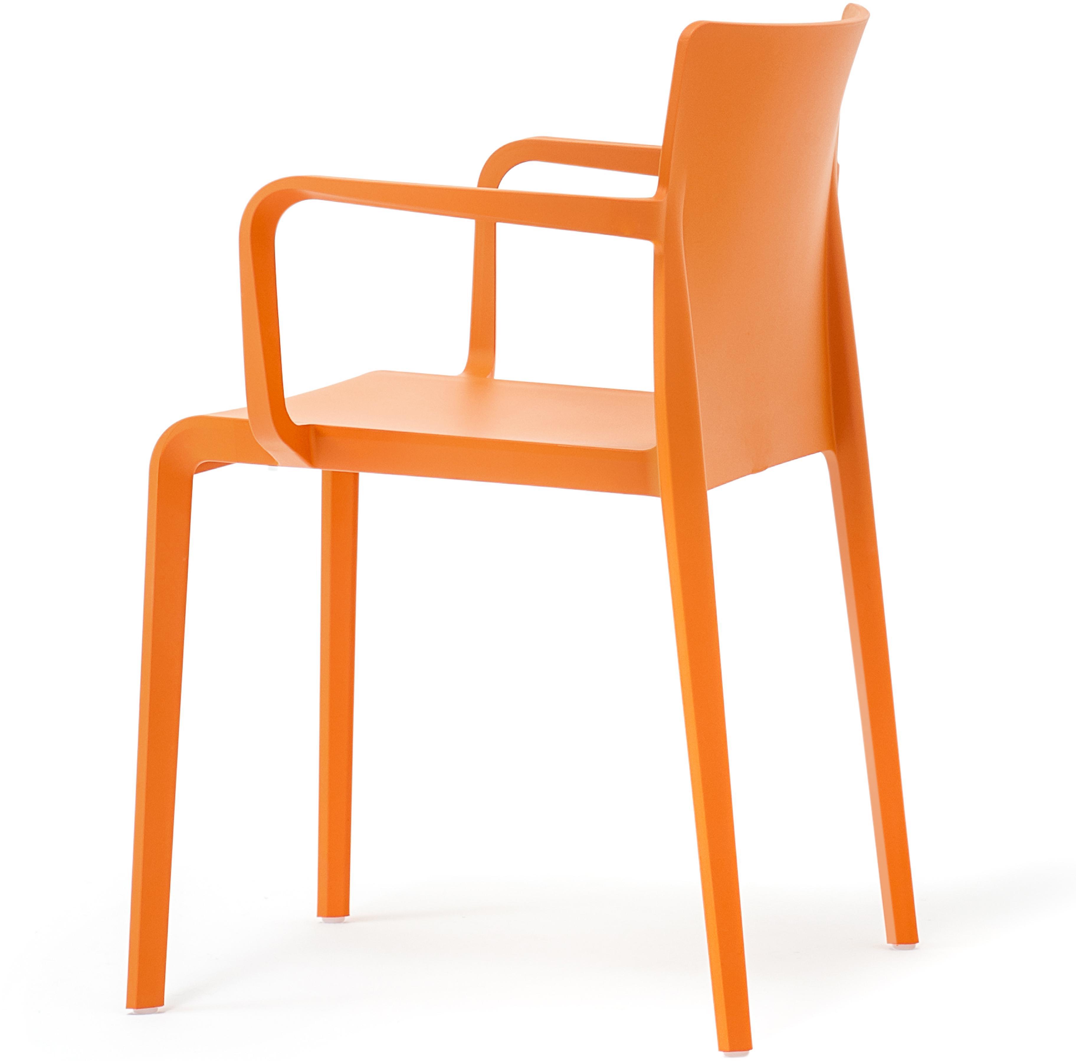 Volt 675 armchair