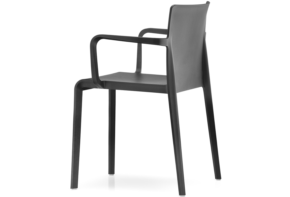 Volt 675 armchair